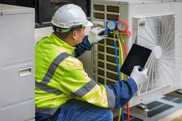 Professional Hvac technician working in Yorktown, TX